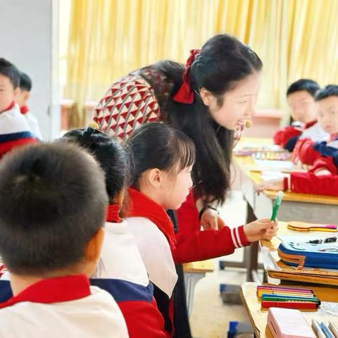 聚焦新教材，赋能新课堂———记遂川县泉江小学教育集团英语教研活动