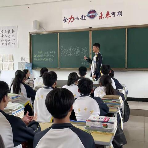 彭泽县旅游工业中等专业学校防地震安全演练