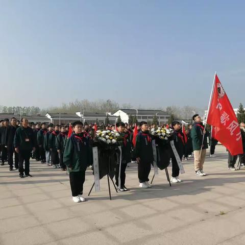 缅怀革命先烈 传承红色基因—— 沛县歌风小学师生参观宋庄党建广场