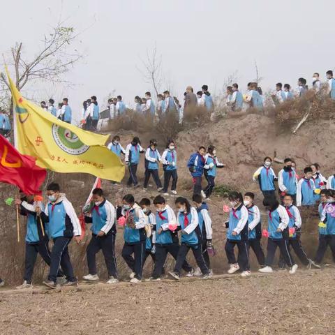 岳壁乡“缅怀革命先烈，传承革命精神”清明节扫墓活动