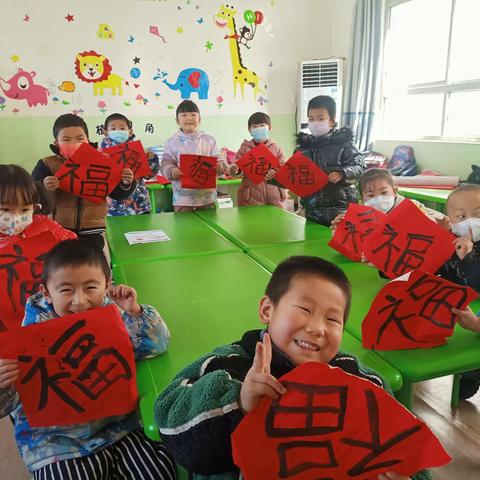 李坪小学祝大家龙年大吉！