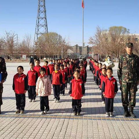 “雏鹰起航逐梦行 乘风破浪少年强”21团中学第三届军警课程风采展示