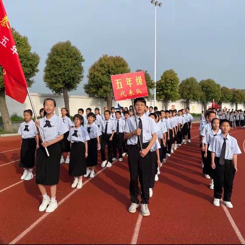 展运动风采，做阳光少年——秦市中学运动会