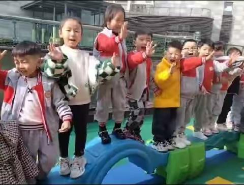 金港湾幼儿园中二班2--3月成长记录