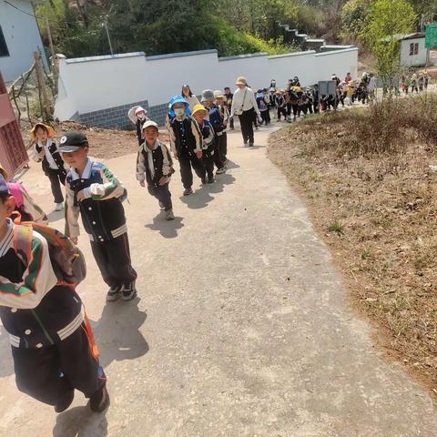 【钟灵毓秀】清明祭英烈，红色永传承——通海县秀山第二小学清明祭英烈活动