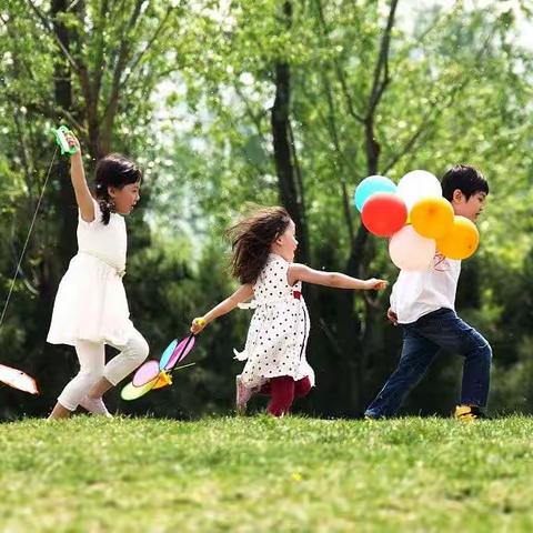 实验幼儿园小七班落地式家长学校——陪伴孩子一起玩