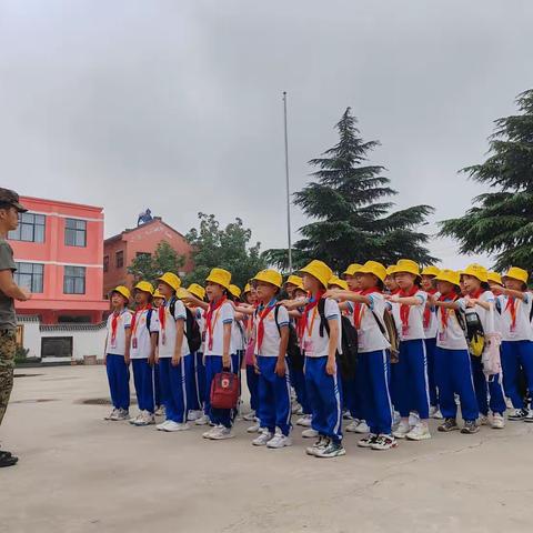 孟津区送庄镇中心小学“学习二十大         争做好队员       致敬八一”校外实践教育活动