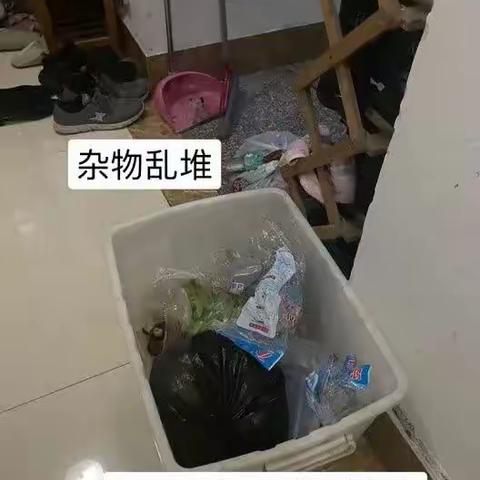 小区业主：博来智慧物业再次提醒您，家门口堆放垃圾是违法行为！