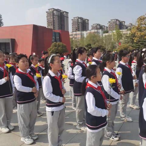 【缅怀先烈志 共铸中华魂】——许昌市大同街小学四年级清明祭英烈活动