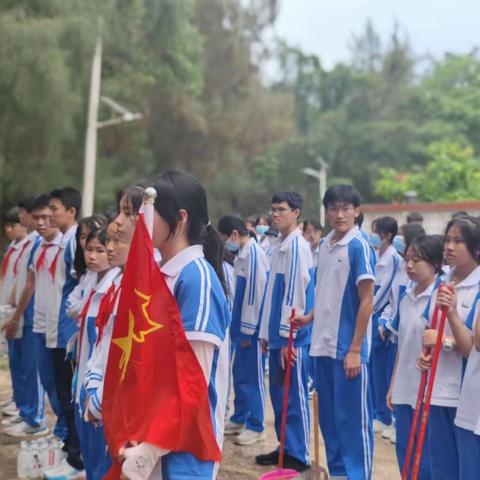 “高举旗帜跟党走，红色精神我传承”站四小学清明祭扫活动—6.1中队小记