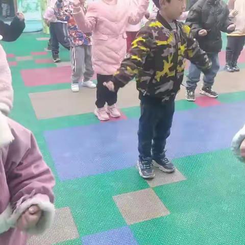 荣升幼儿园学一班-----暖暖的三月