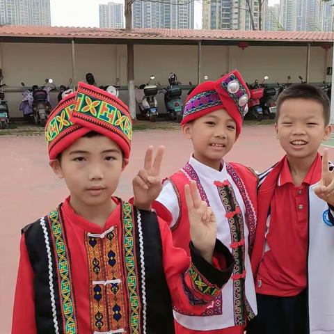 “民族文化进校园  五彩三月三”——浦北县金浦小学