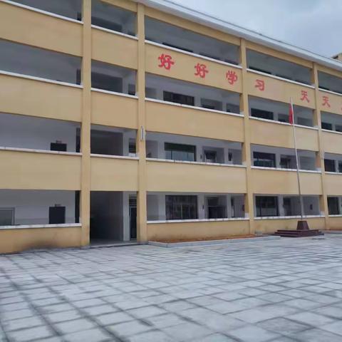 落实双减抓常规 推门听课促提高————记长仑小学第一周推门听课活动