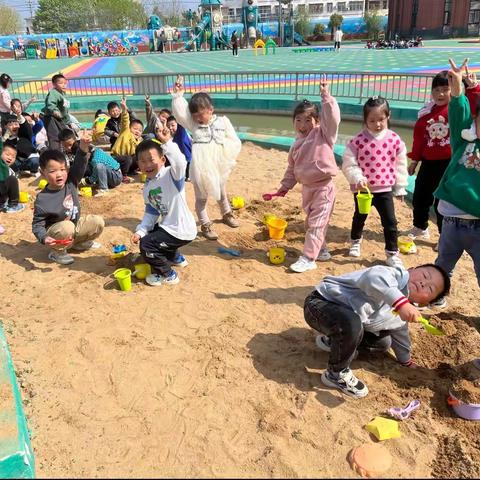 回顾四月生活，感受春天美好——乐迪幼儿园中一班