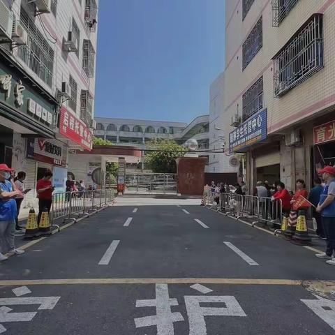 家校同心  一路同行——记河源市第三小学一（4）班志愿岗执勤活动