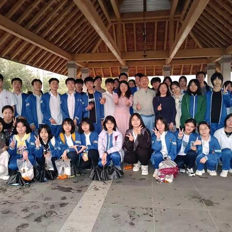 繁重留教室  轻松来踏春     ——记2023年3月29日银帆公园徒步游