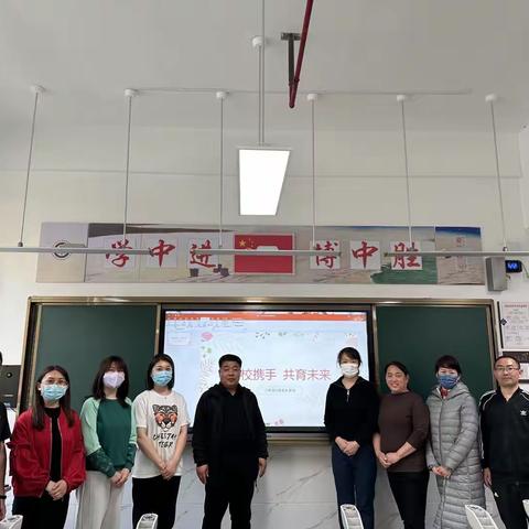 家校携手，用爱护航 - -记悦来湖小学家长学雷锋志愿活动