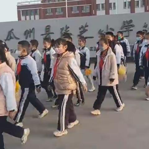 张芝小学三年级一班清明扫墓活动