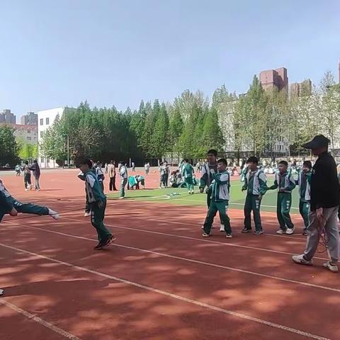 “趣”享运动，“味”你喝彩---开发区实验学校小学部第十七届趣味运动会