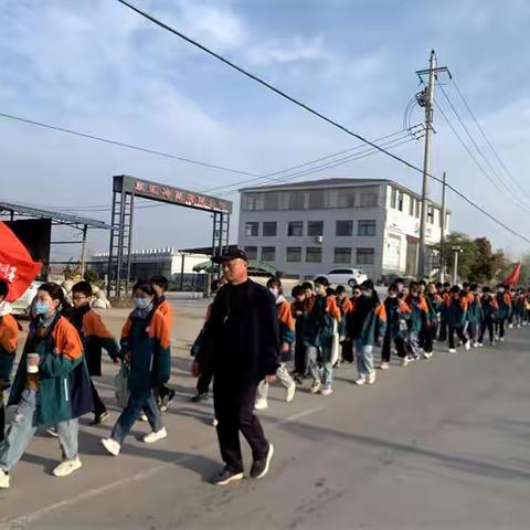 缅怀革命先烈 弘扬民族精神——砀山县良梨学校开展清明节祭扫活动