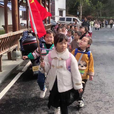 ”亲近自然，绘画春天”—横坑幼儿园春游活动