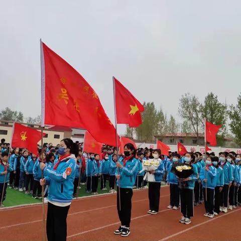 清明祭英烈，鲜花献忠魂——吴庄小学清明节祭扫烈士墓主题活动