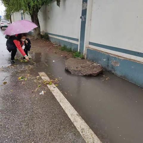 下水道堵塞，“格格来帮忙”