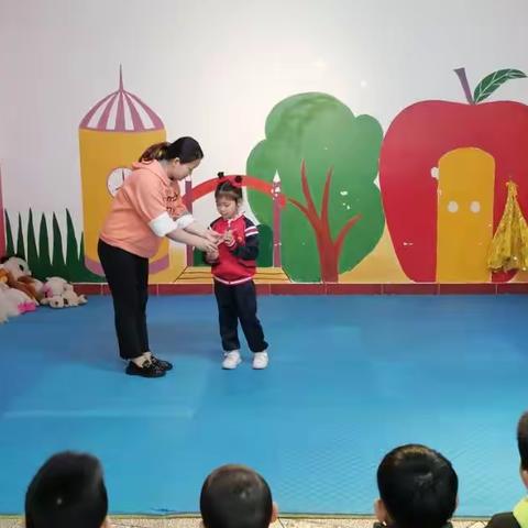 百花幼儿园童画之星的颁奖典礼