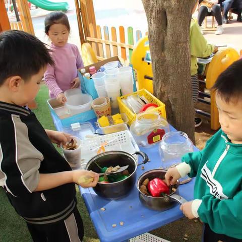 和幼中二班家长开放日——安吉游戏——觅童年味道   研童真游戏