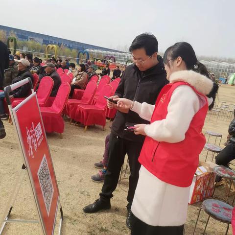 三春集镇利用文艺演出开展“学习平台”线下推广活动