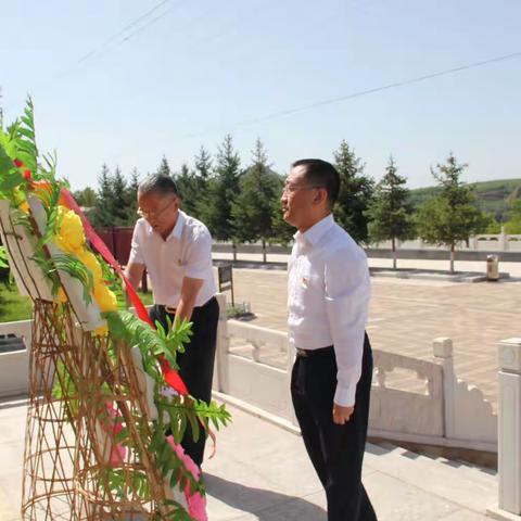 山西省交通运输厅机关第一党支部与寿阳段党支部开展“赠书促学     送清凉”主题党日活动
