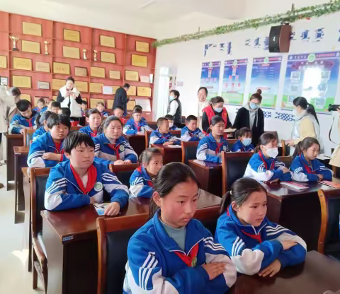 扎赉特旗巴彦高勒镇巴彦小学开展“扫黄打非”进校园宣传活动