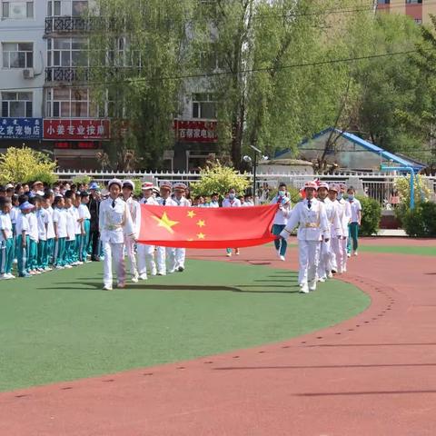 “红色种子埋心间，领巾飘扬齐争先”——那吉屯第二小学2023年少先队入队仪式