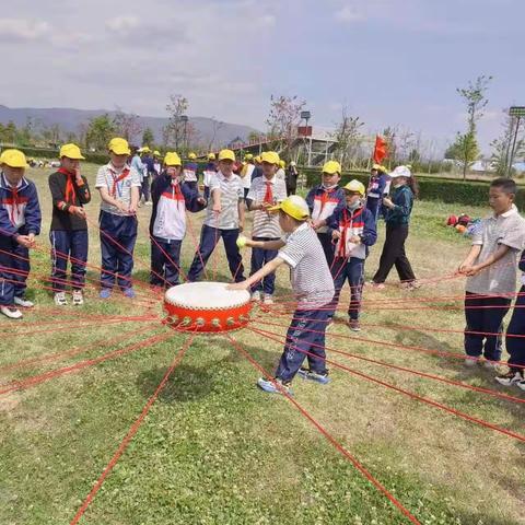 爱在春天，乐在自然《七彩苍洱思政课研学活动》凤仪中心完小五（5）班