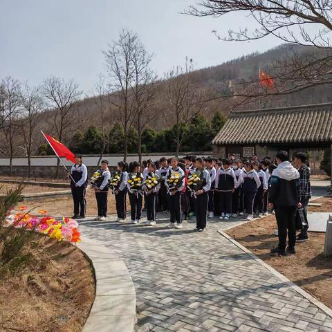 瞻仰将军故居，缅怀烈士功勋——石庙子中学清明节祭拜黄显声将军