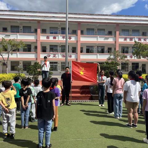 争做新时代好少年，少先队建队日——美宫小学入队仪式