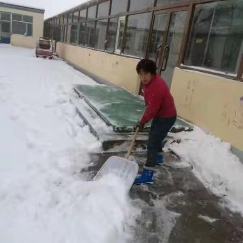 醉美四月扫雪忙
