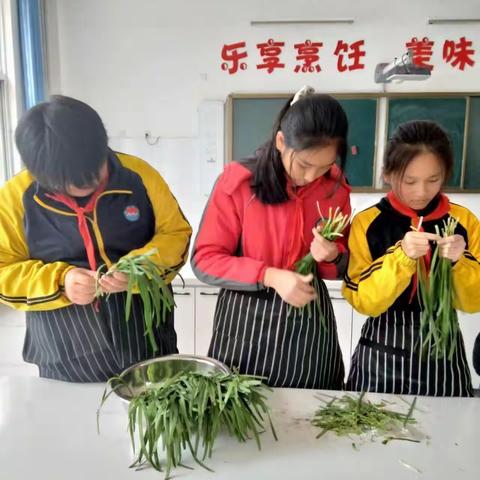 “烹”然心动，乐享成长——石横镇初级中学劳动教育实践之烹饪课纪实之一。