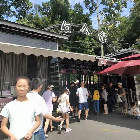 参观红色基地“万二中教育集团国本小学五年级2班陈心渝”