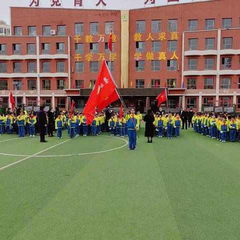 晴风暖日春正好，意气风发少年时         ——景泰四小二年级组清明节祭扫、踏青实践活动