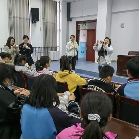 春风佛青松，清明祭忠魂——崇皇街道关工委，村五老与井王村小学清明祭扫活动