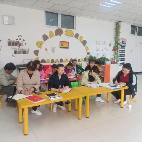 舜德幼儿园与托克逊县中心幼儿园银泉分园“红石榴”·“1+1”湘吐同心工作室“安吉游戏培训”