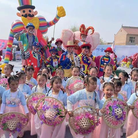 万安小学幼儿园桃花节舞蹈