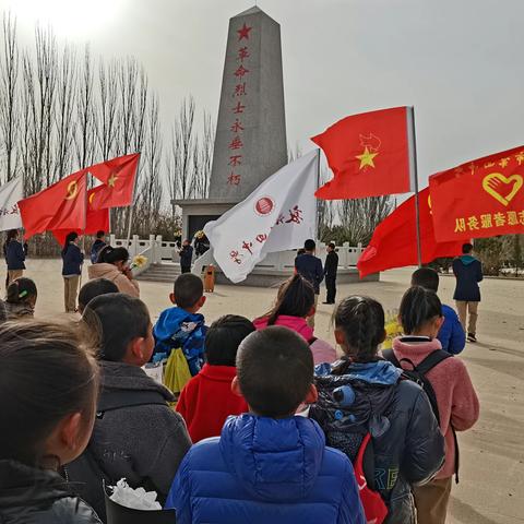 缅怀革命先烈，弘扬民族精神——敦煌市第四中学二年级3班  清明节扫墓活动