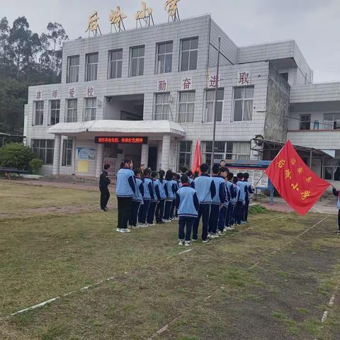 “缅怀革命先烈，传承红色基因”——诏安县后岭小学祭扫烈士墓活动