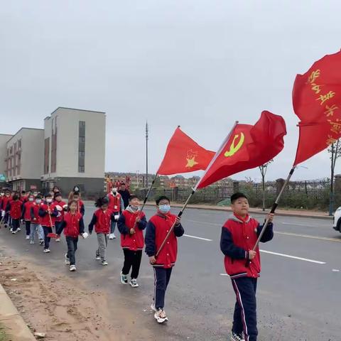 “继承先烈志，弘扬中华魂”——荥阳市贾峪镇洞林水岸小学清明节祭英烈活动