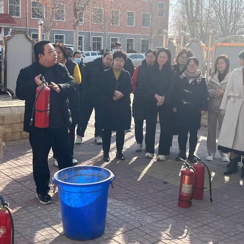 防患未“燃”——实验初中开展消防安全知识及设施使用培训