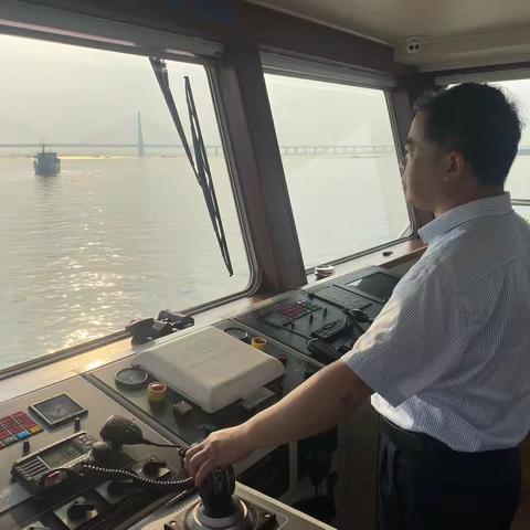 盛夏高温      “汗”卫安全