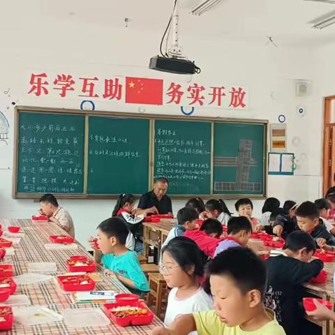 保障营养管理，增强学生体质——新店镇小湖中心小学营养餐纪实