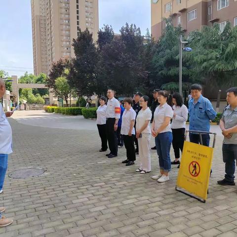 西姜欣居电梯困人演练